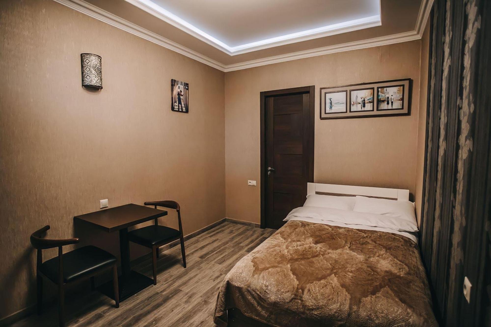 7 Rooms Hotel Tserovani Eksteriør bilde