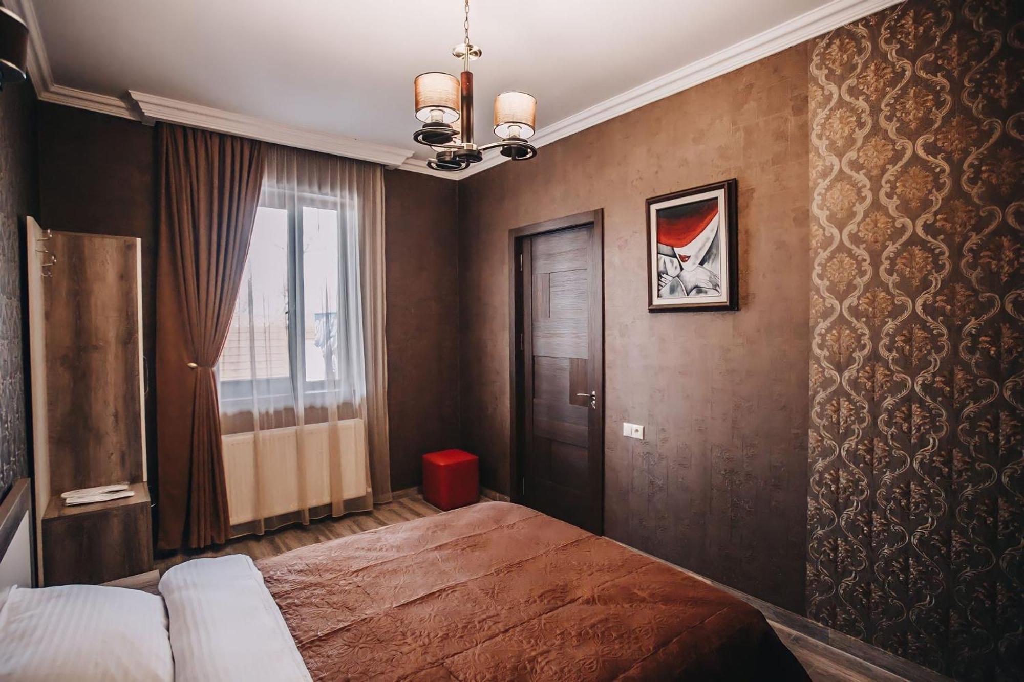 7 Rooms Hotel Tserovani Eksteriør bilde