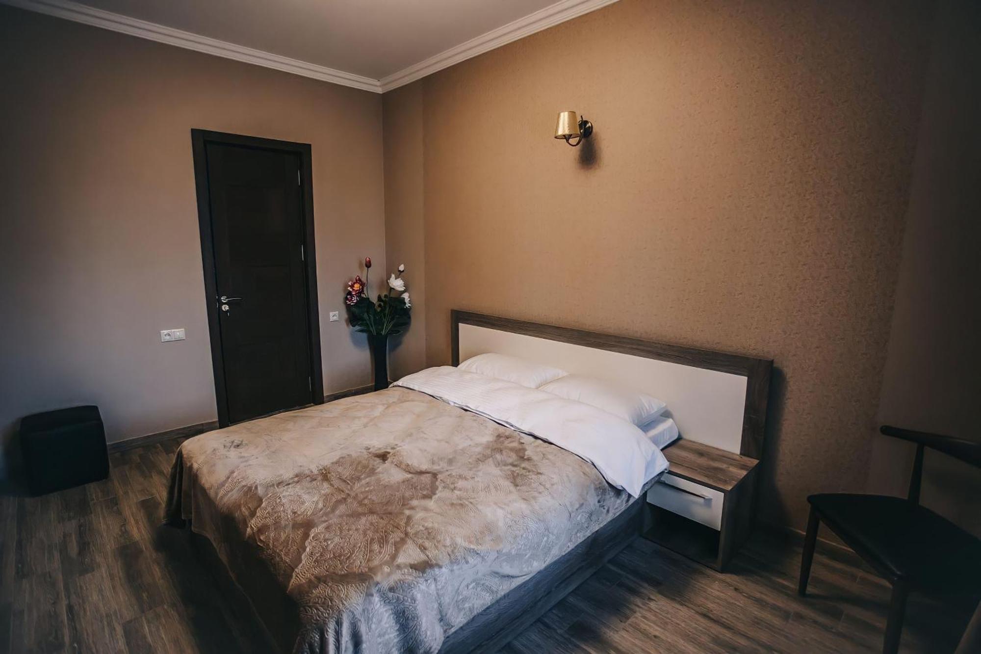 7 Rooms Hotel Tserovani Eksteriør bilde